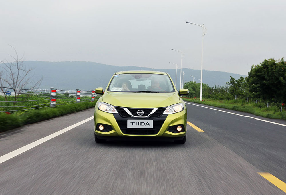 大飙车日产骐达试驾视频,东风日产骐达试车