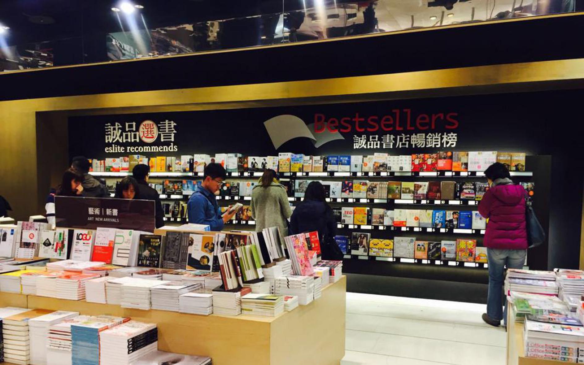 在书店里度过了一个下午,在书店度过美好的时光