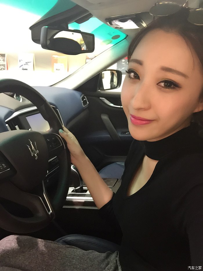 美女开玛莎拉蒂高速实拍原声视频,女车主提车