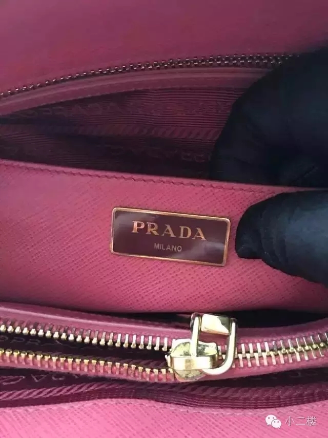 真假prada三角包,prada草编包辨真假