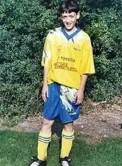 足坛巨星照片,足坛帅哥年轻的容颜