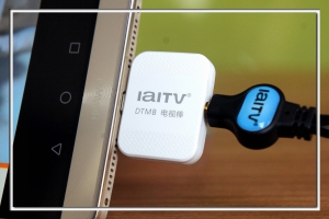 插进手机，收看电视！爱华ITV720DTMB高清电视棒试玩