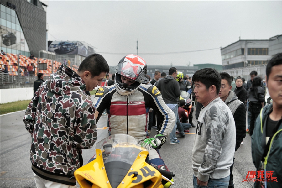 “旱鸭子与水怪”2016我是车手挑战赛首战摩托车组