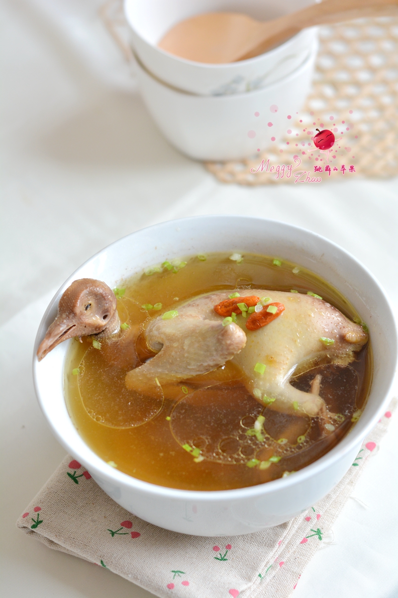 今天我狠狠心买了一只鸽子,终于知道为什么鸽子汤这么受欢迎了!