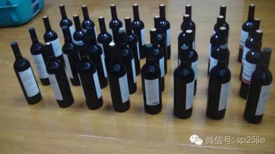 在国外海关东西被扣,华人回国被海关扣下