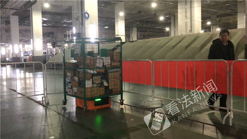又一家物流有机器人了载重500公斤可用平板操作