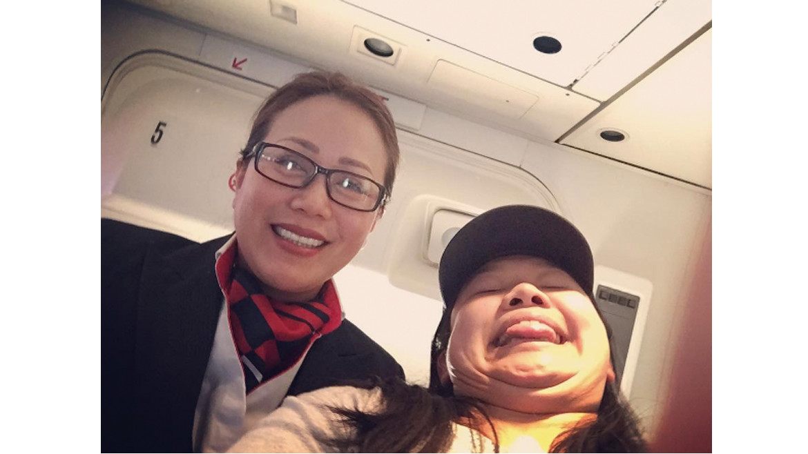 靠拍照出名的女生,双下巴丑照