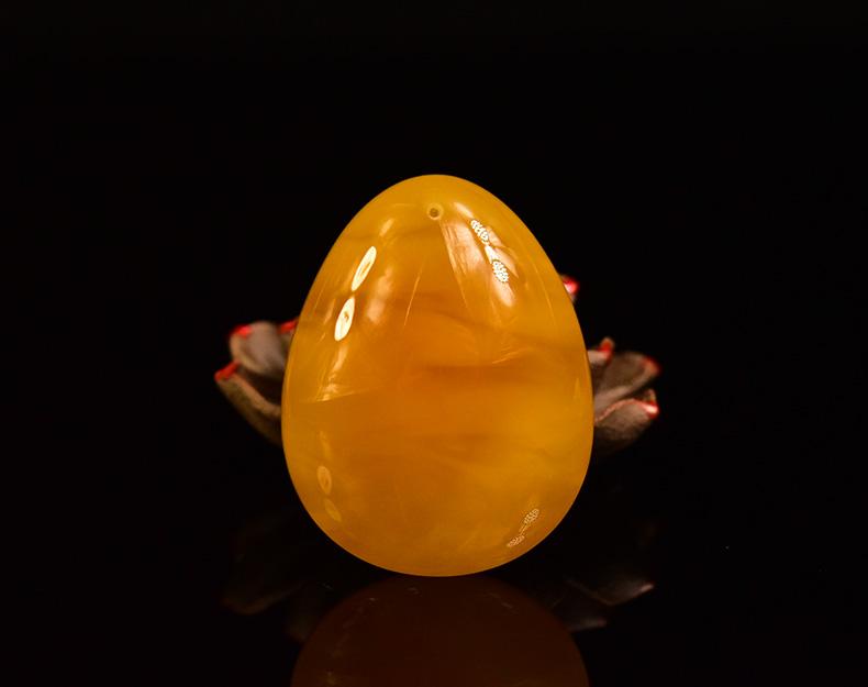 女性佩戴蜜蜡的好处及禁忌,戴琥珀蜜蜡有什么好处