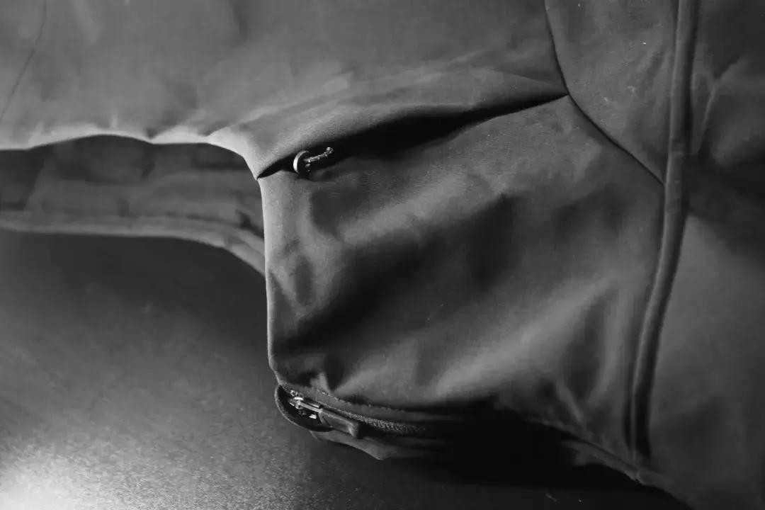 我们穿着Nike这套超保暖运动服,下雪天出门跑了三圈