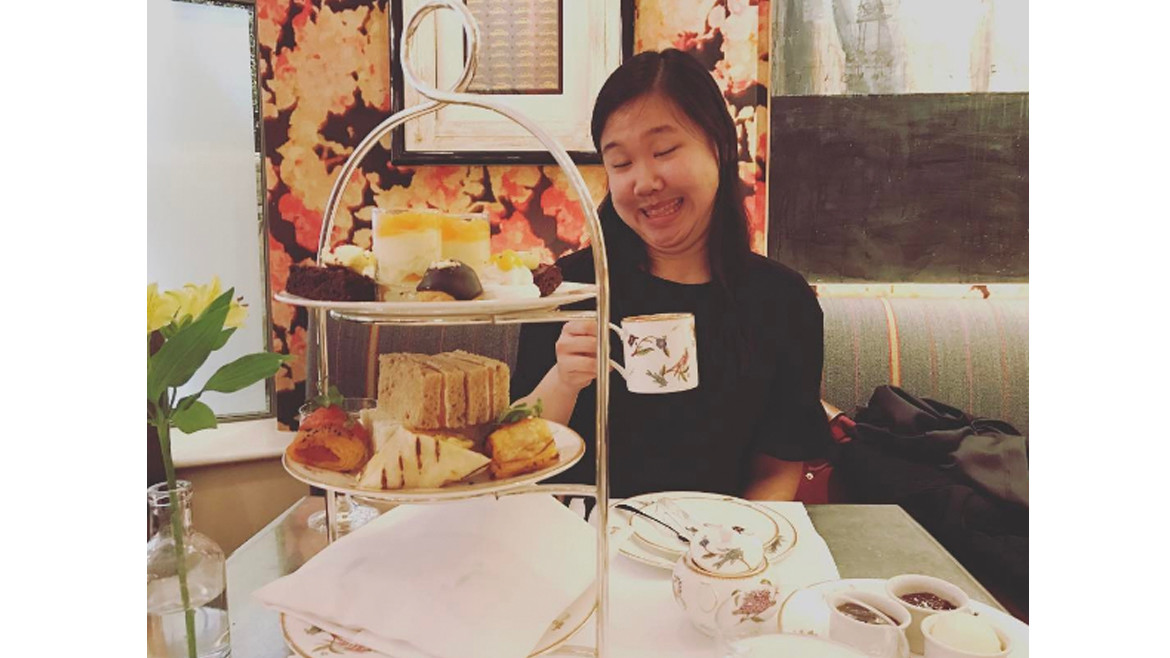 靠拍照出名的女生,双下巴丑照