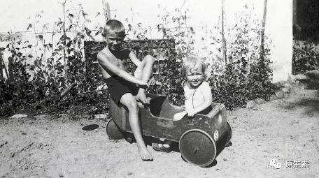 开二手车,跳蚤市场买衣服,他却打造了世界上最大的慈善基金会