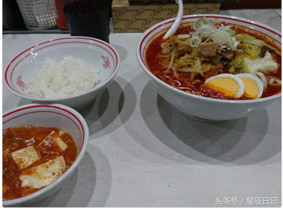 《pop子》作者画小泉同学动漫迷争试她吃过的面