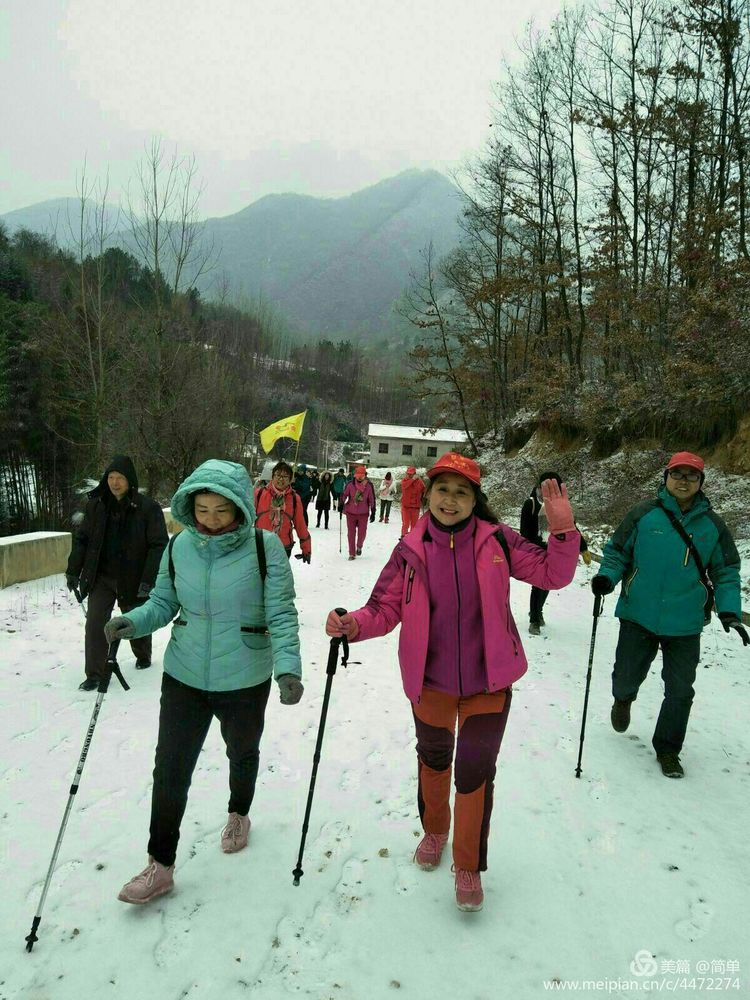 天池长白山雪岭,雨天天池山