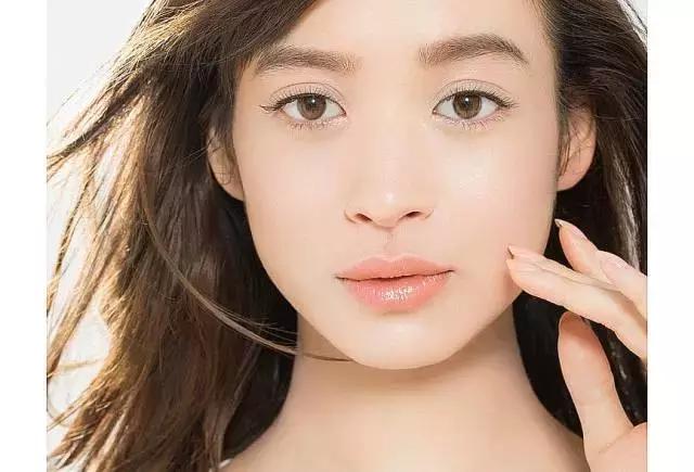 推荐最保湿的一款粉底,遮瑕持久不脱妆秋冬最好用的粉底