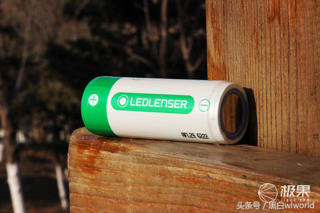 强光家用手电筒远射超亮,照明超远强光手电