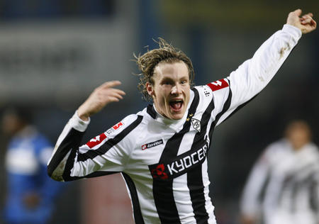 科技型边后卫!前德国国脚当打之年遗憾退役,竟是为了做一款app