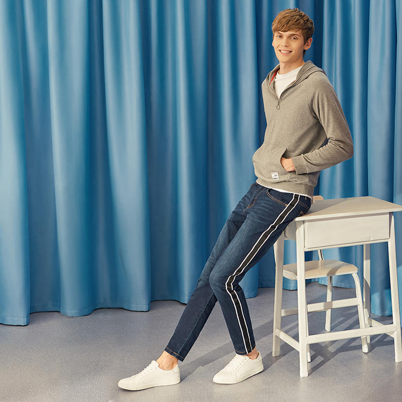 小脚牛仔裤帅气到爆,黑色小脚裤酷帅穿搭