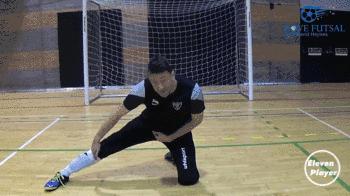 五人足球守门员新手入门,足球门将抓帽技巧