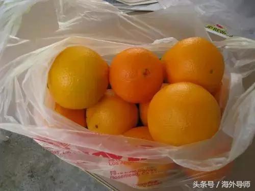 海关查扣几十年前的鸡爪,海关查获走私泡椒凤爪