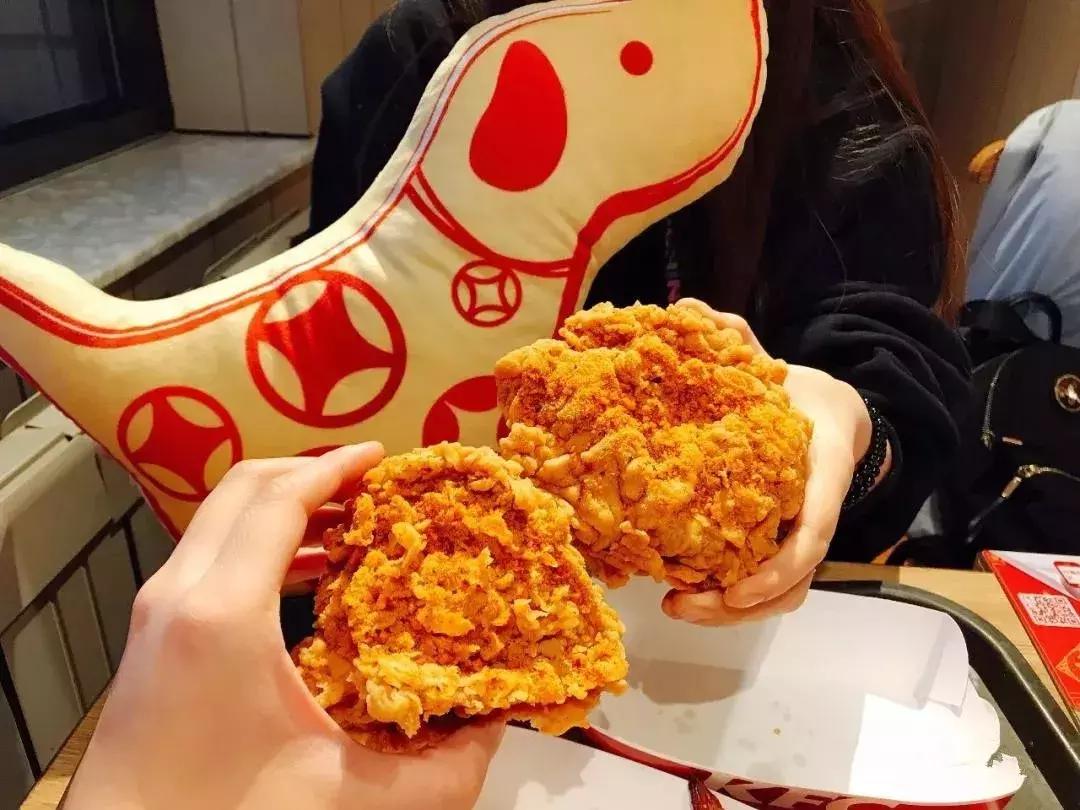 肯德基出新鸡翅啦！里面藏着的竟然是米饭？