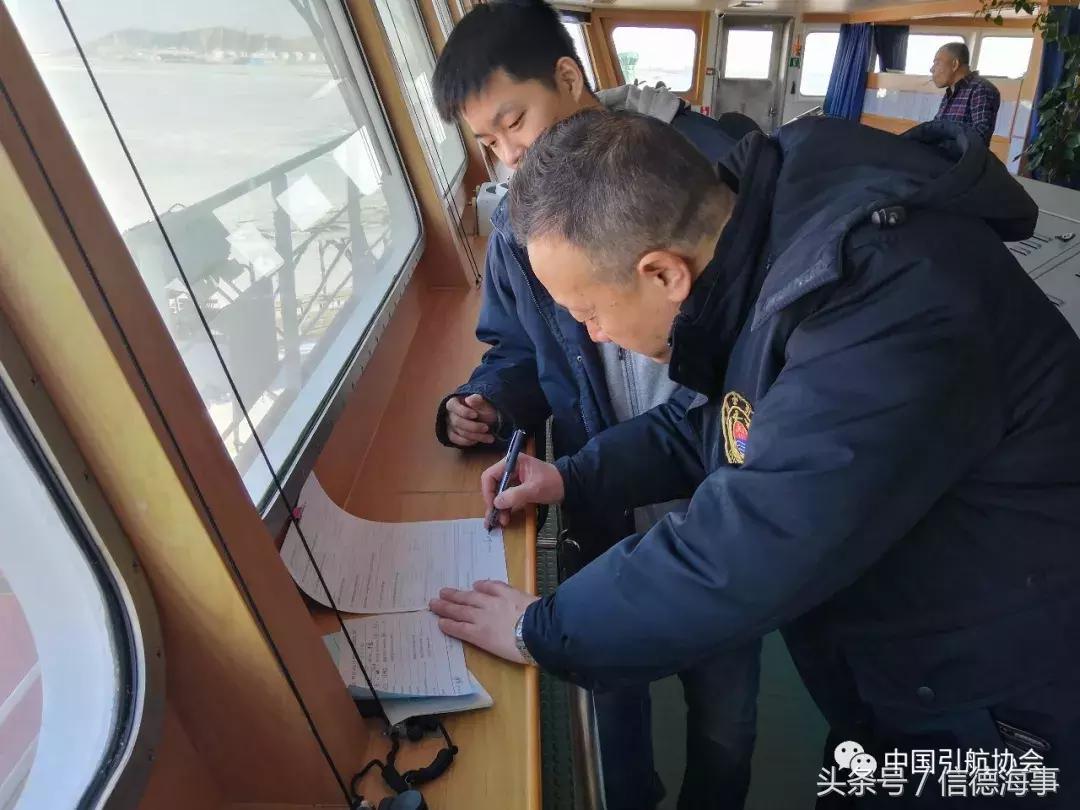 大海被冻住了是真的吗,引航员引航一次要多久