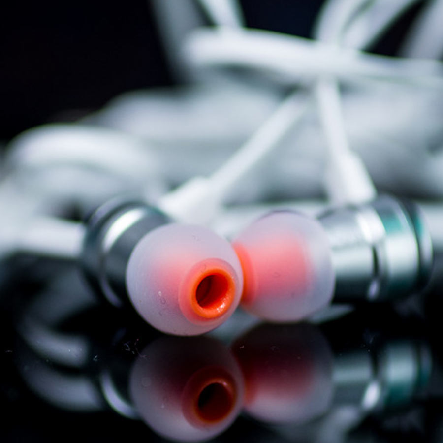 像耳塞一样入耳式耳机,好音质耳机入耳