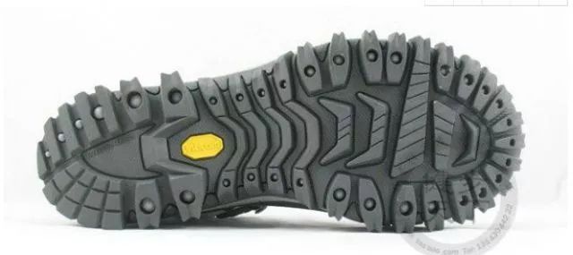 冰面鞋子防滑好方法,路况差用什么旱冰鞋