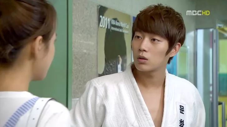 18岁落选JYP,医生认证为整容模板!演戏最好的不正经爱豆却靠吃播一炮而红?