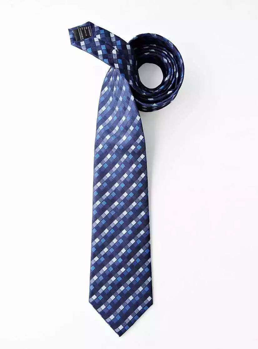 根据场合合理搭配,领带的选择和打法