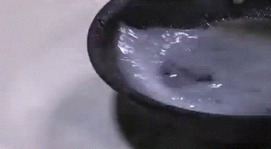 水里加一勺白醋防氧化变黑,水里加洗洁精能去油膜