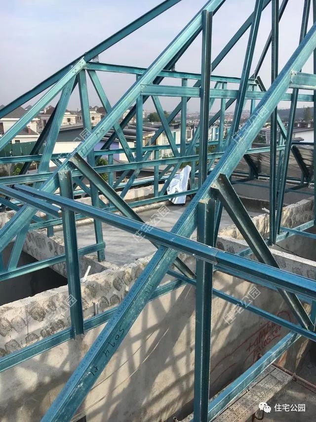 直播中国人在马来西亚建房全过程，一栋造价100万，你觉得咋样？