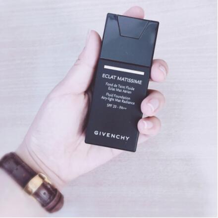 这几款粉底液属于控油系的，完美的油皮底妆