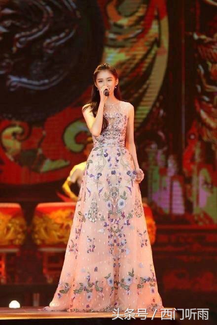 央视春晚主持人阵容没有朱军董卿，网友：少了他俩还*春叫**晚吗