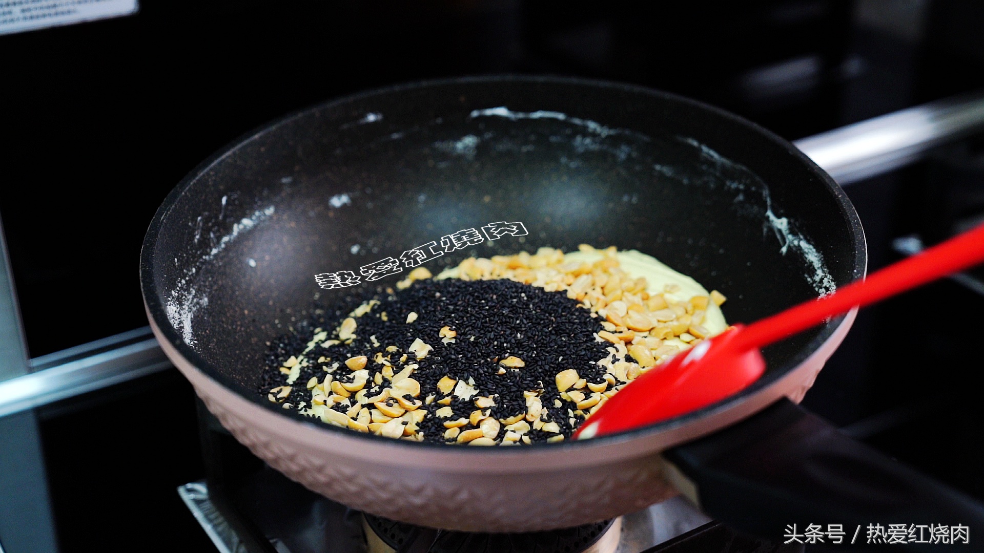 为啥做牛轧糖拉丝不出来,为什么做的牛轧糖软还粘