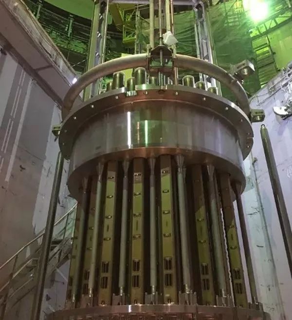 世界最大的航母有货轮大吗,世界最大的航母有多长