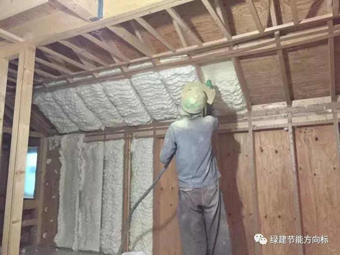 房间里特别冷而且很潮湿如何保温,顶楼冬天太冷怎么做保温