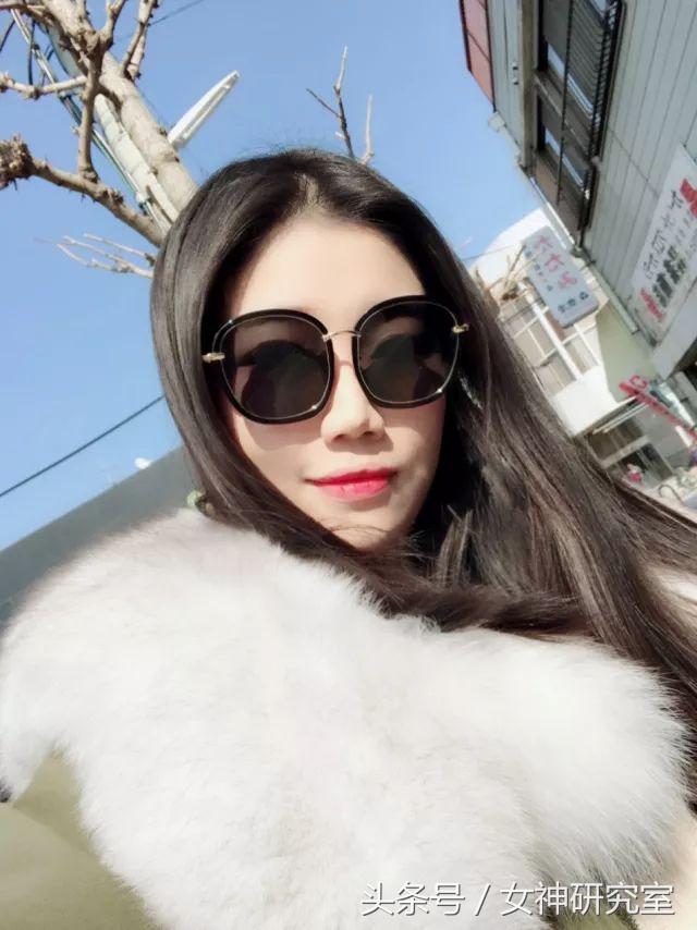 白领们一发工资就找她代购奢侈品,月光族真是伤不起