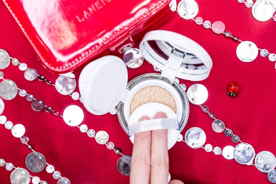 跟着宋慧乔、李圣经一起打造“新年妆”，你看怎么样？