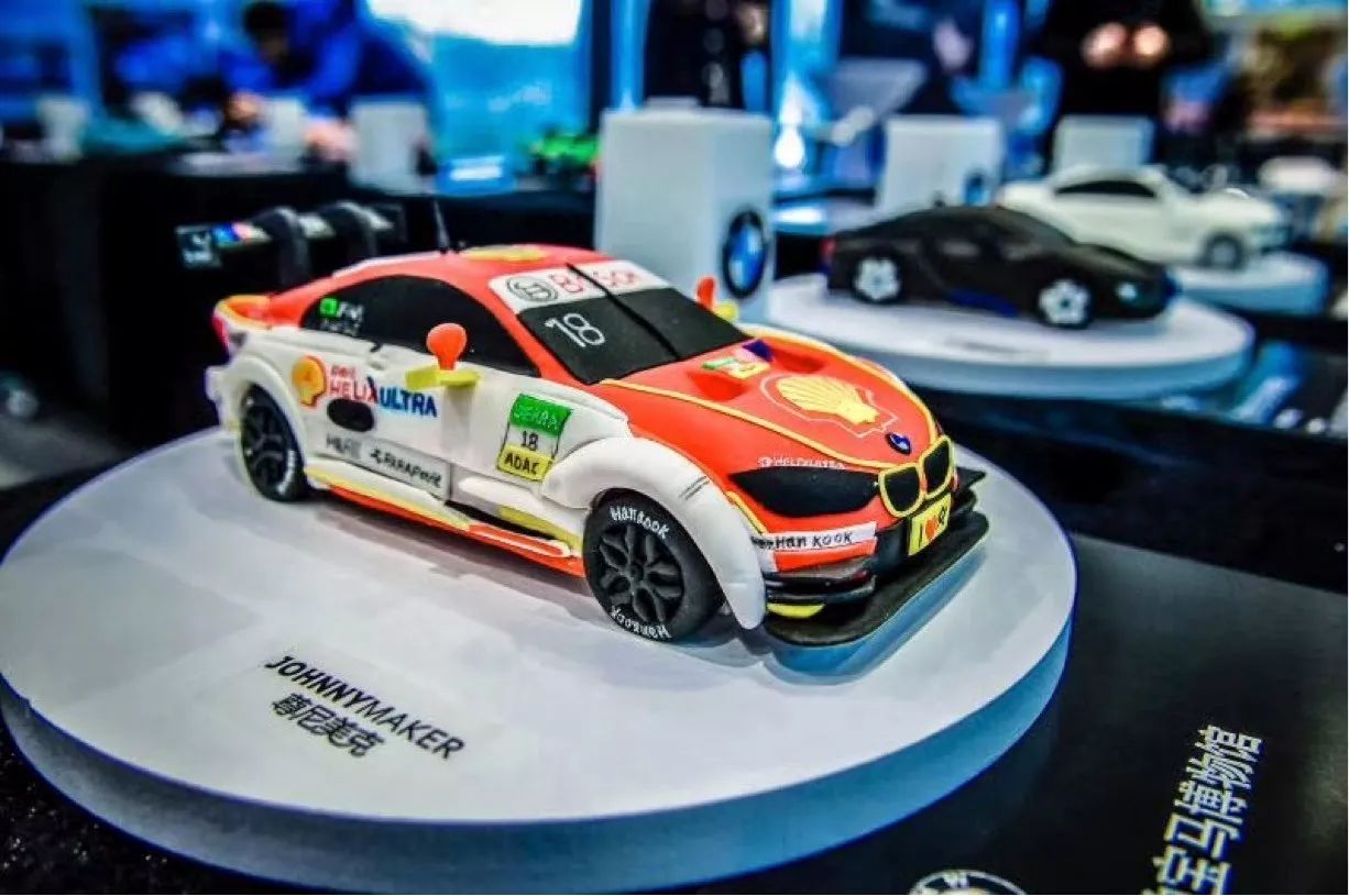 2.6米宝马logo大蛋糕，300人没有吃完