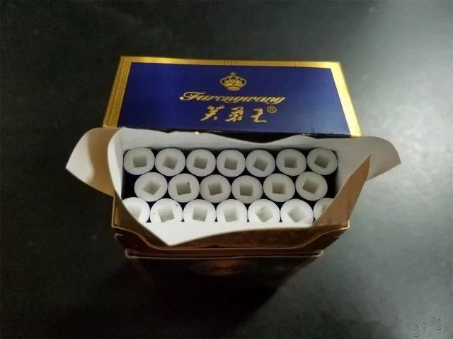 改版的芙蓉王，怎么把爆珠塞进去的？
