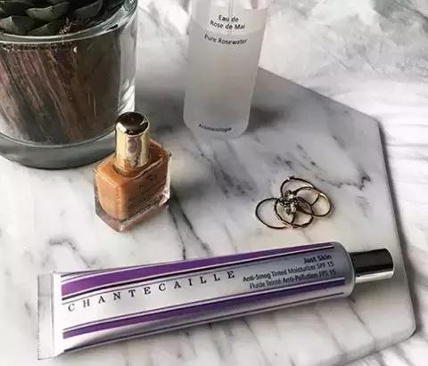 香奈儿粉底液和阿玛尼哪个好用,香奈儿山茶花粉底液和阿玛尼大师