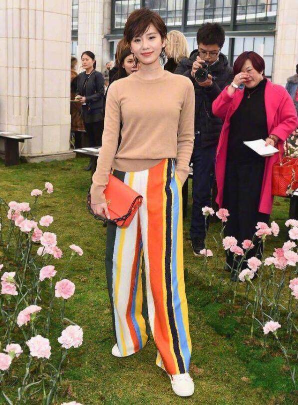 刘诗诗同框看秀,刘诗诗杨幂同框美翻了