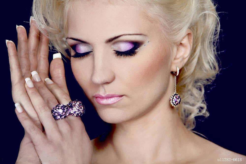 彩钻配什么颜色衣服,七彩钻宝石搭配衣服