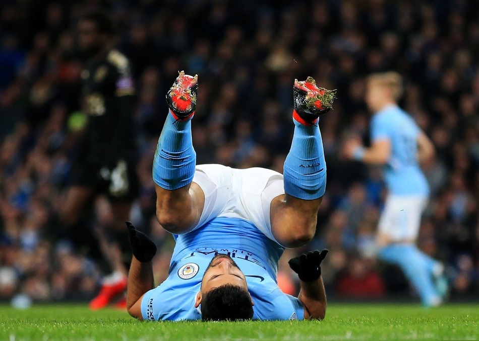 从本方进攻终结者到对手噩梦制造者阿奎罗打肿了多少人的脸