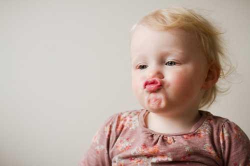 冬季寒冷宝宝的脸又干又皴,为什么宝宝皮肤特别干燥