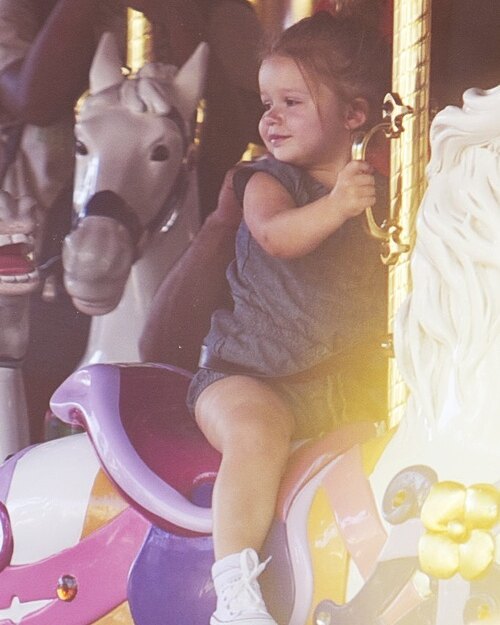 小七的名字终于落实了!贝克汉姆用毛笔亲自书法:小七!