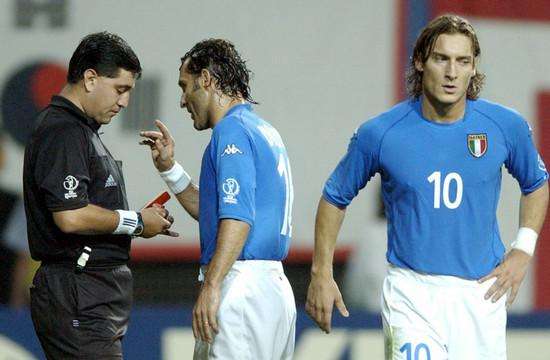 搬起石头砸了自己的脚,搬起石头砸自己的脚的事情