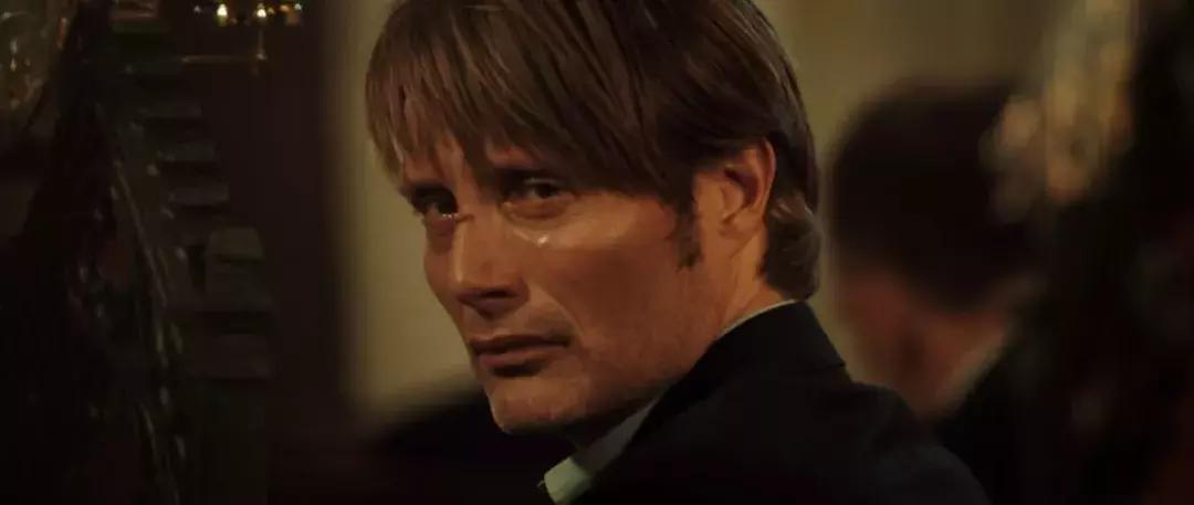 站在悬崖上的每个人，都以为自己只有一种选择