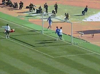 18岁亚冠首秀1传1射斩落上海申花，他另一身份是日本高中射手王