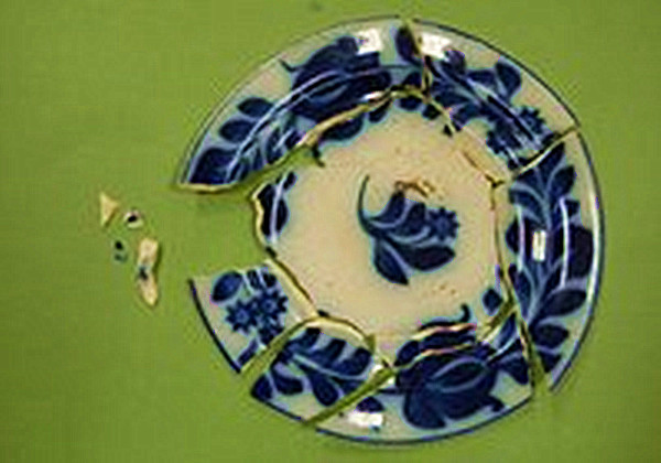 打碎碗碟犯除夕忌讳该如何化解?春节最*禁大**忌为什么是踩年夜饭?